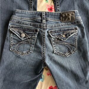 Women's Mid Wash Silver Brand Blue Jeans with Embroidered Back Pockets